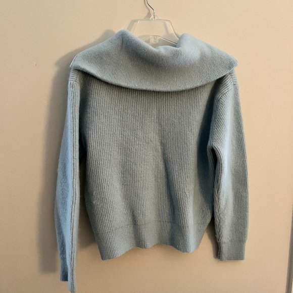 Light blue quarter-zip pull over - Picture 2 of 2